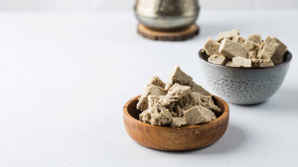 تصویر 3 از حلوا ارده شکلاتی دلچسب با ترکیب طعم تلخ و شیرین